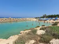 Plaża i naturalna laguna w Narcissos Waterpark Resort