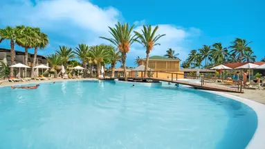 Basen przy hotelu Oasis Atlantico Belorizonte