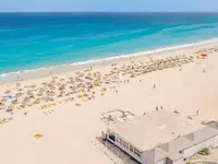 Plaża z leżakami przy Oasis Atlantico Belorizonte