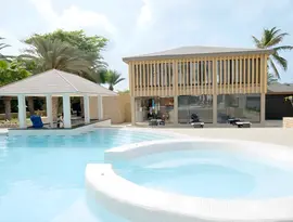 Basen przy hotelu Oasis Atlantico Belorizonte