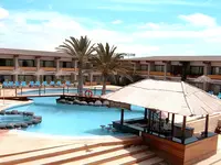 Bar przy basenie w Oasis Atlantico Belorizonte