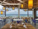 Restauracja nad brzegiem morza w Ocean Riviera Paradise El Beso