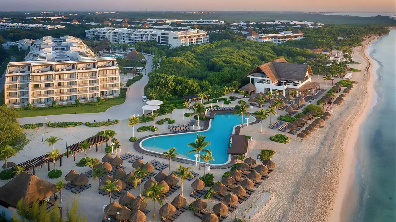 Widok na kompleks hotelowy Ocean Riviera Paradise El Beso
