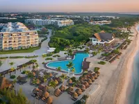 Widok na kompleks hotelowy Ocean Riviera Paradise El Beso