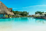 Basen przy hotelu Ocean Riviera Paradise El Beso