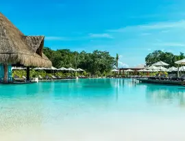 Basen przy hotelu Ocean Riviera Paradise El Beso