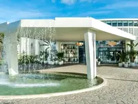 Wejście do hotelu Ocean Riviera Paradise El Beso