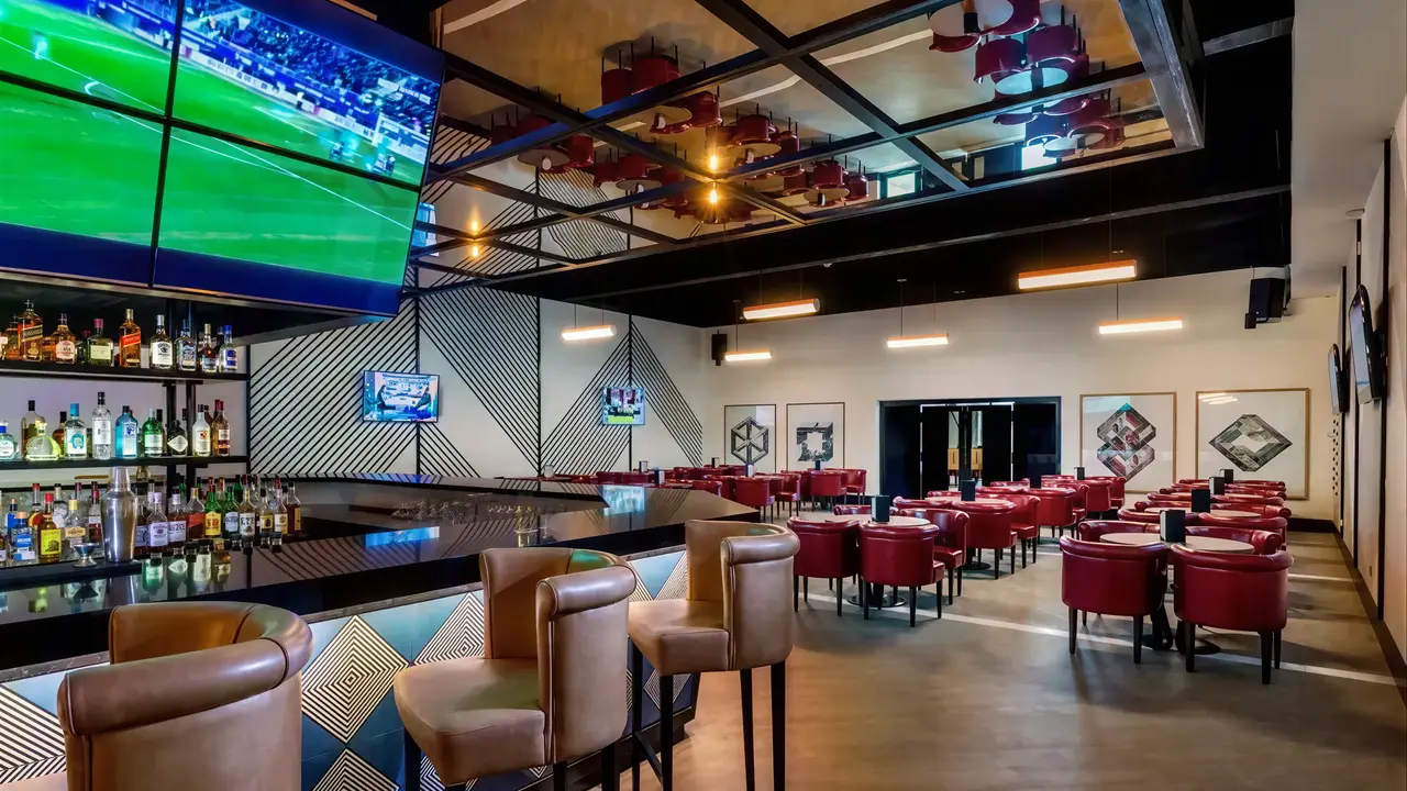 Bar hotelowy w Ocean Riviera Paradise El Beso