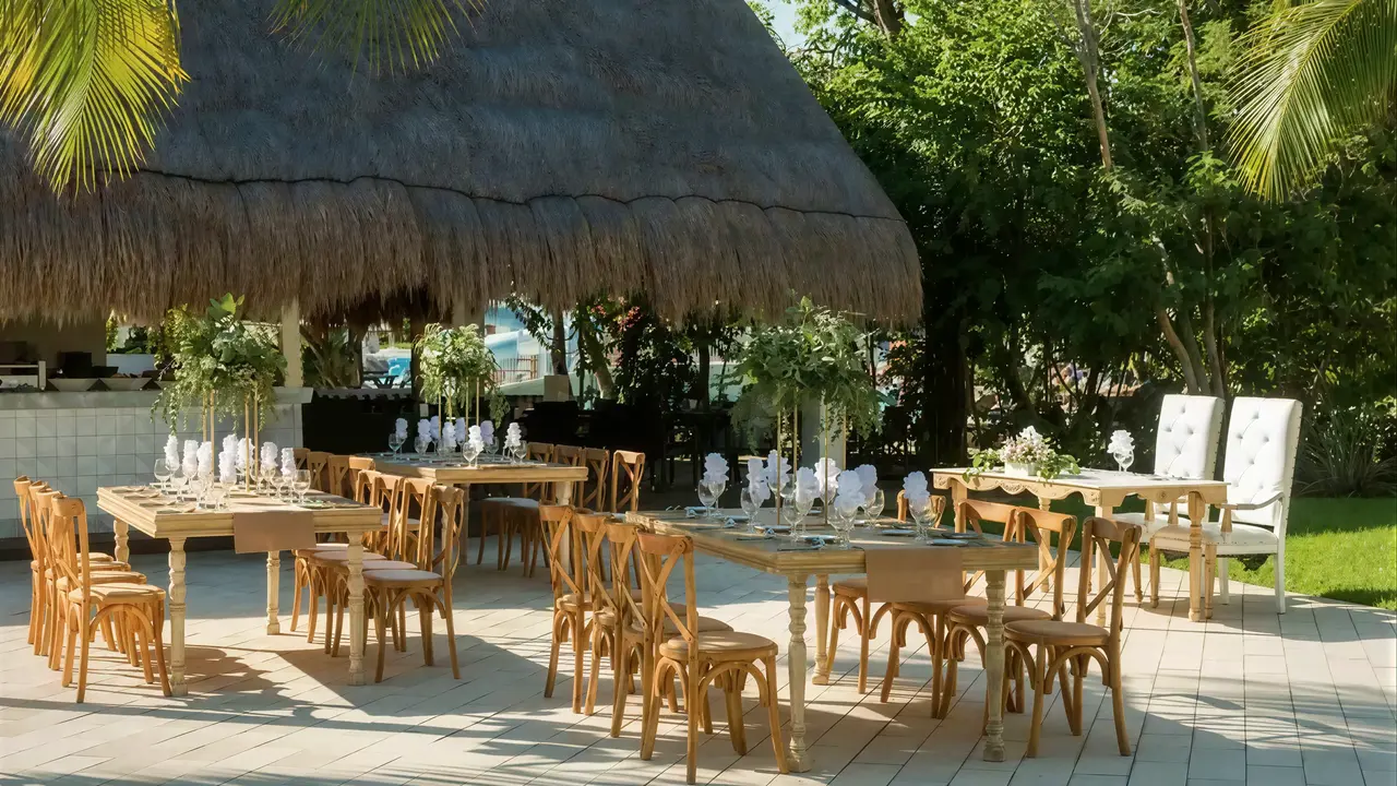 Taras restauracyjny w Ocean Riviera Paradise El Beso