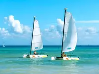Żeglowanie na katamaranach przy Ocean Riviera Paradise El Beso