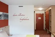 Wnętrze pokoju gościnnego w Ochsen 2 (Davos)