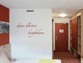 Wnętrze pokoju gościnnego w Ochsen 2 (Davos)