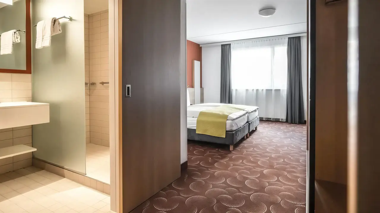 Łazienka i sypialnia w Ochsen 2 (Davos)