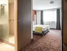 Łazienka i sypialnia w Ochsen 2 (Davos)