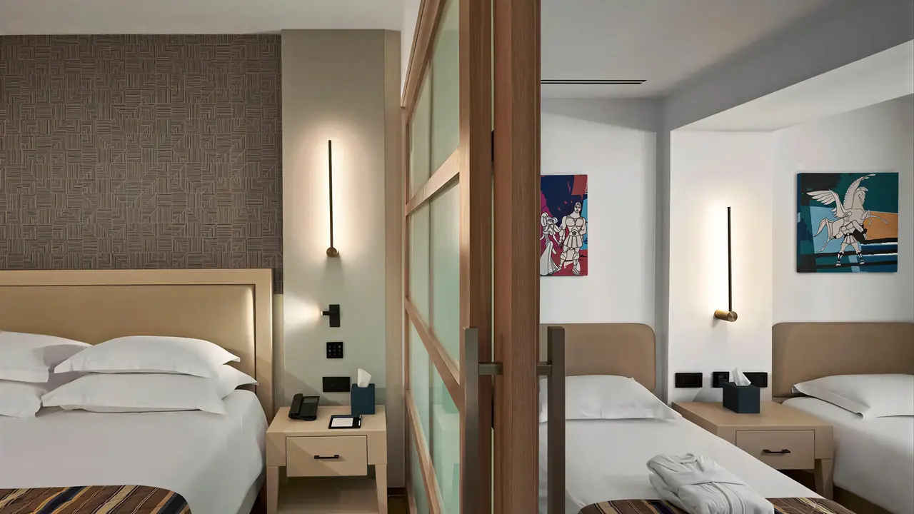 Wnętrze sypialni w Olympic Lagoon Resort Paphos
