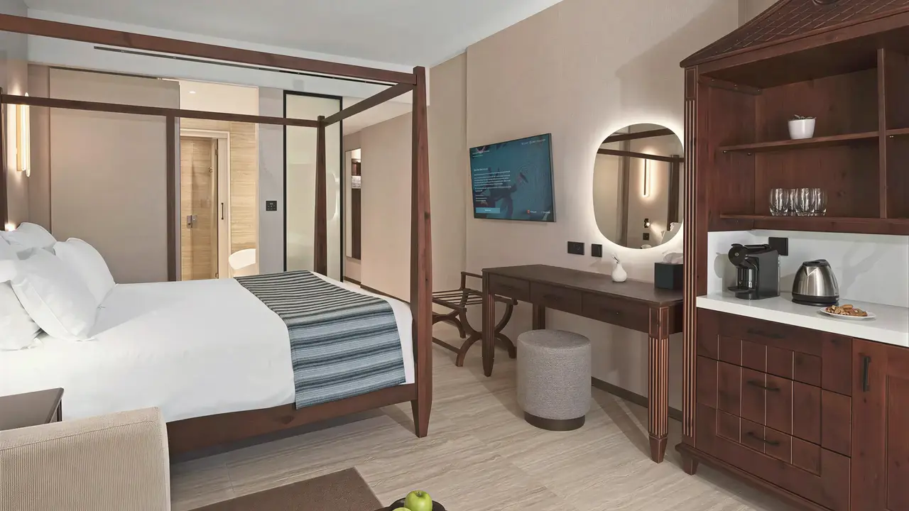 Przytulna sypialnia w Olympic Lagoon Resort Paphos