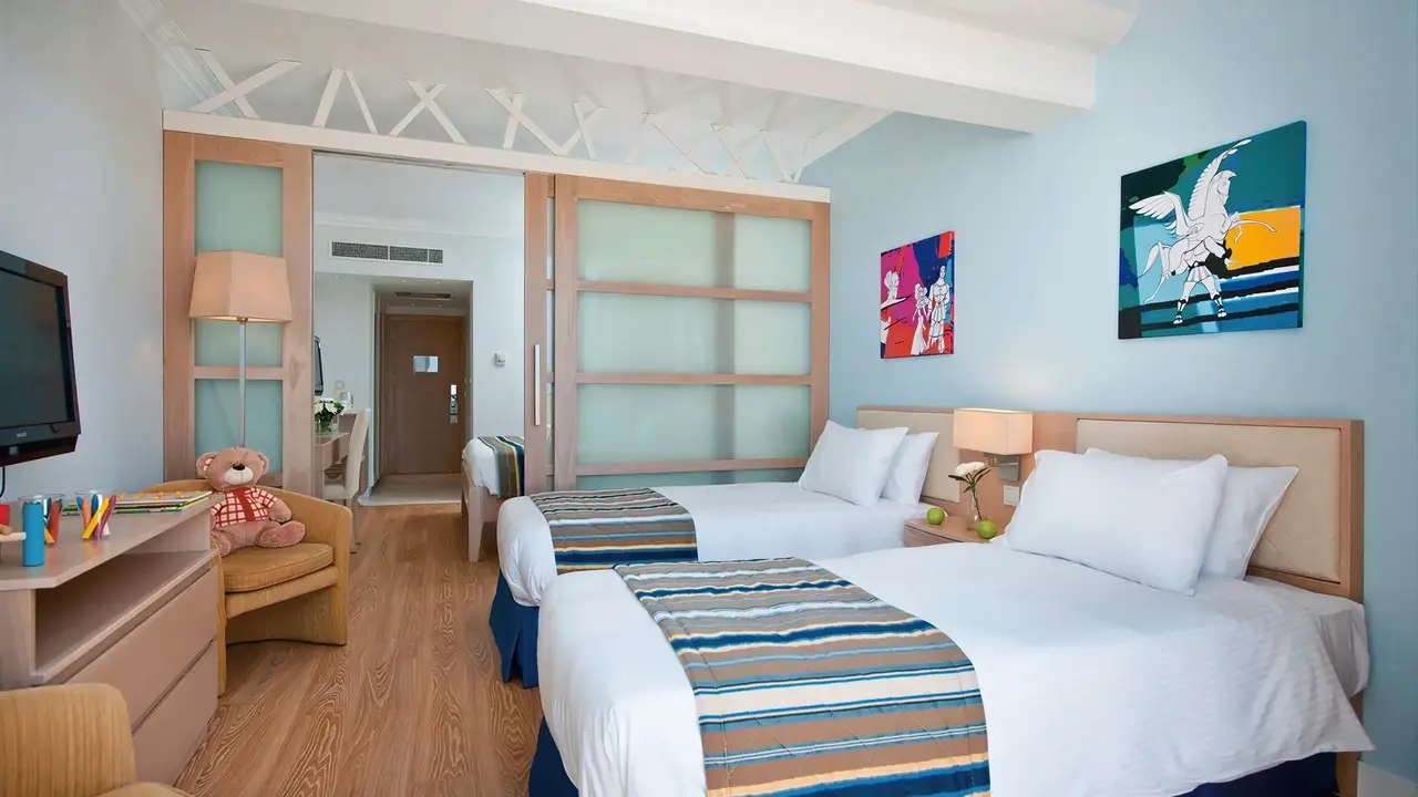 Pokój z dwoma łóżkami w Olympic Lagoon Resort Paphos