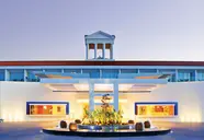Elewacja i wejście do Olympic Lagoon Resort Paphos
