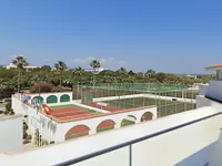 Korty tenisowe i boisko w Olympic Lagoon Resort Paphos