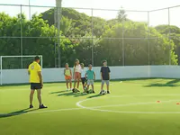 Trening piłki nożnej w Olympic Lagoon Resort Paphos
