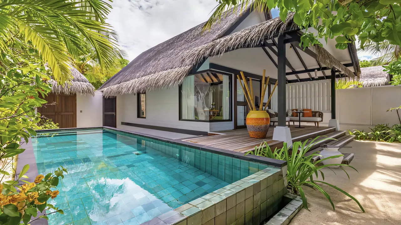 Prywatny basen i taras w Ozen Life Maadhoo
