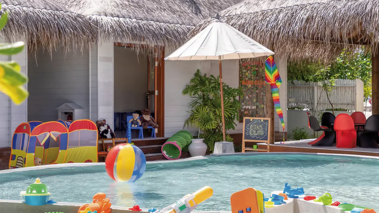 Klub dla dzieci w Ozen Life Maadhoo z basenem