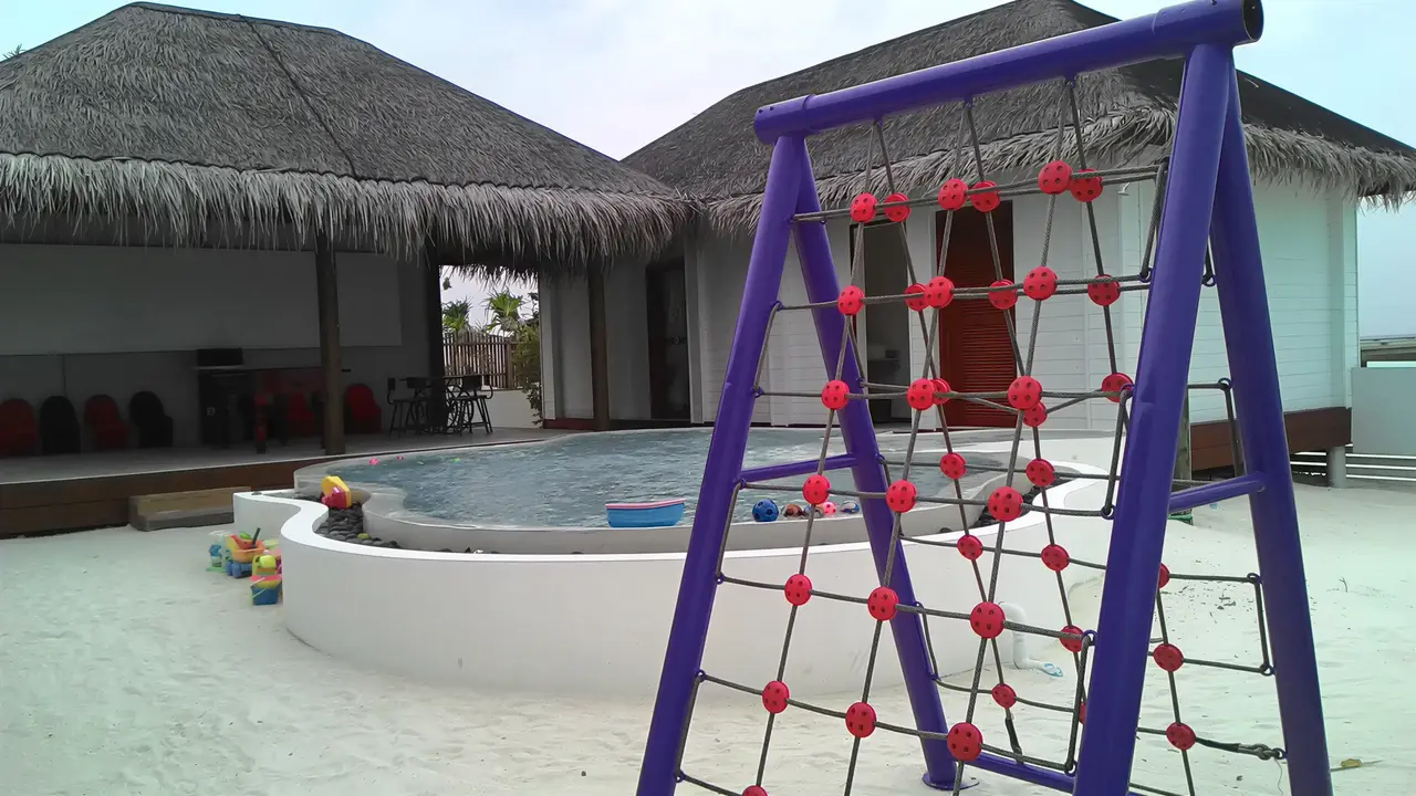 Plac zabaw i basen dla dzieci Ozen Life Maadhoo