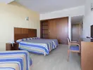 Pokój z łóżkami w hotelu Palia La Roca