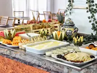Bufet śniadaniowy z owocami w Palia La Roca