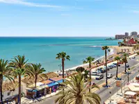 Widok na kompleks Palia La Roca i pobliską plażę