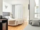 Nowoczesny pokój z łóżkiem w Palia Sa Coma Playa