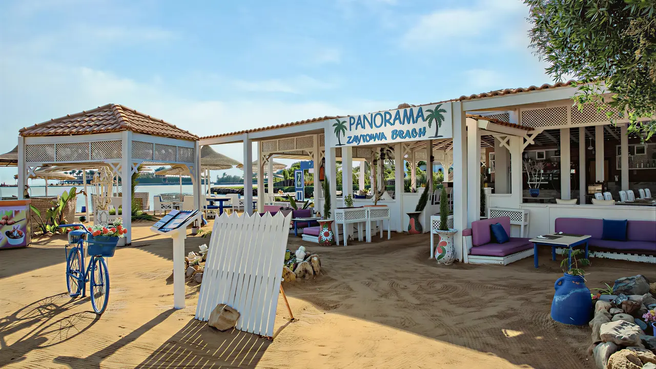 Plażowy pawilon i strefa relaksu w Panorama Bungalows El Gouna