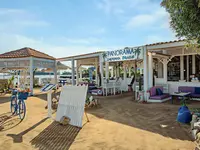 Plażowy pawilon i strefa relaksu w Panorama Bungalows El Gouna