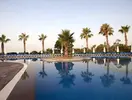 Basen z palmami w hotelu Papillon Belvil