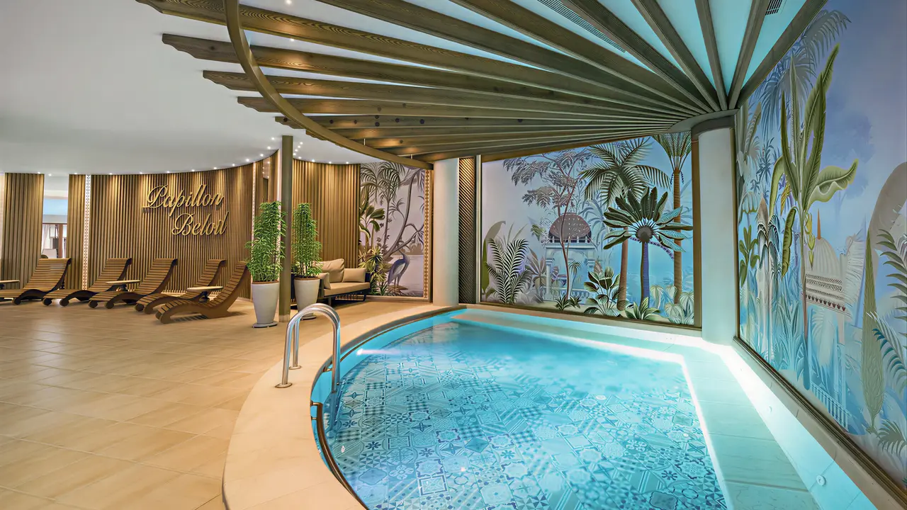 Strefa wellness z basenem w Papillon Belvil