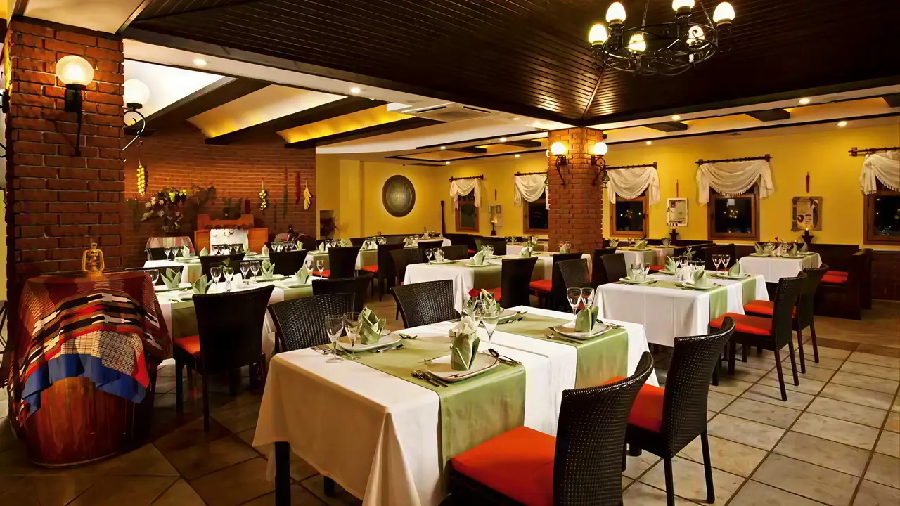 Elegancka restauracja w hotelu Papillon Belvil