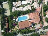 Widok z góry na kompleks Perdikia Beach