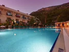 Basen zewnętrzny w hotelu Perdikia Beach