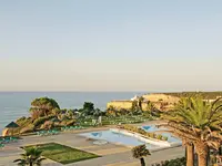 Widok na kompleks basenowy w Pestana Viking