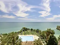 Widok na kompleks Pestana Viking z basenem i plażą