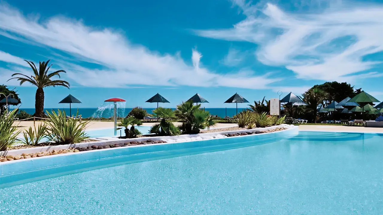 Basen zewnętrzny w hotelu Pestana Viking