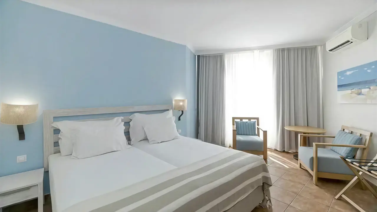 Pokój z łóżkiem w Pestana Viking