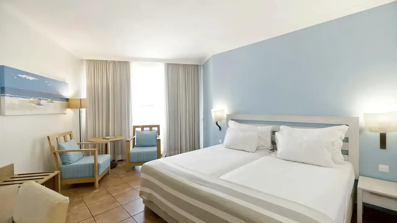 Pokój z łóżkiem w hotelu Pestana Viking