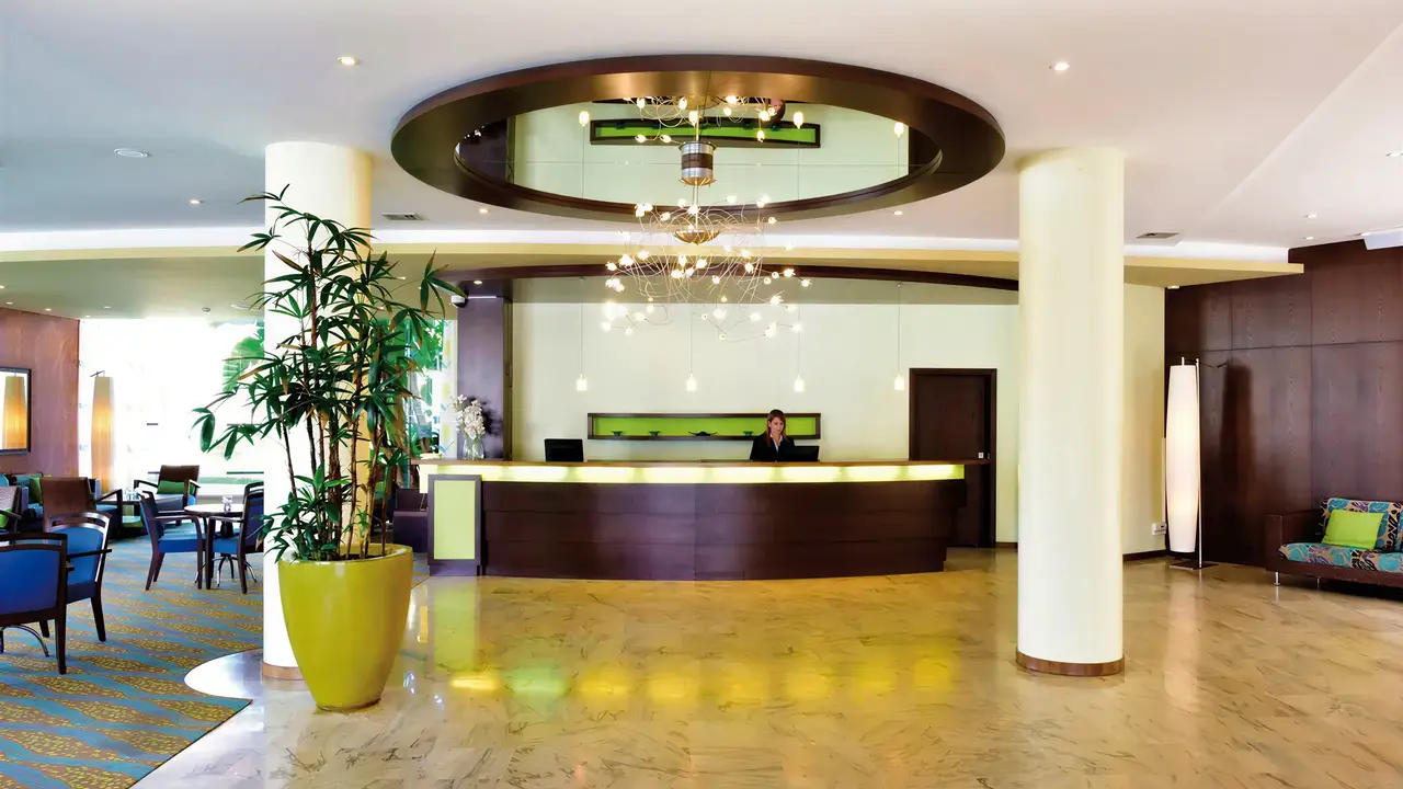 Recepcja i hol w Pestana Viking