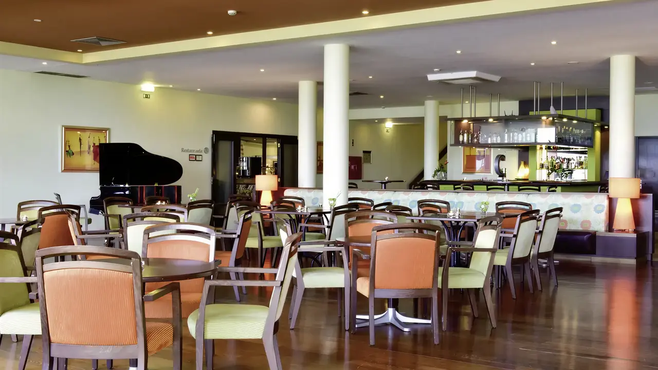 Bar i strefa wypoczynku w Pestana Viking