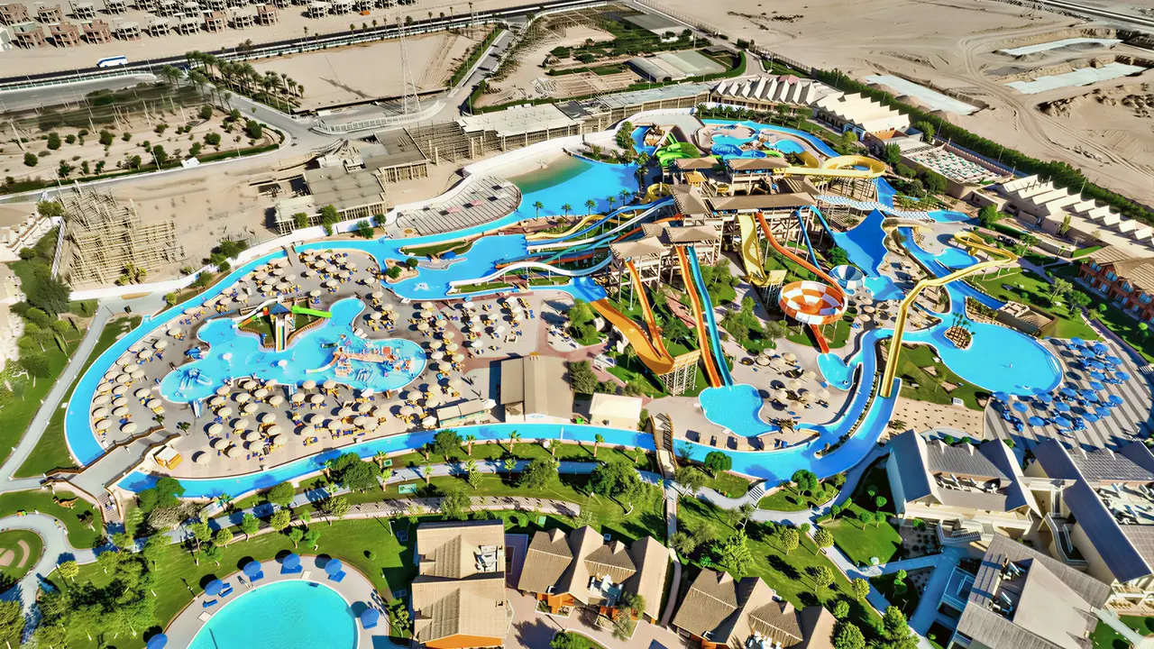 Widok z lotu ptaka na kompleks Pickalbatros Jungle Aqua Park Resort Neverland