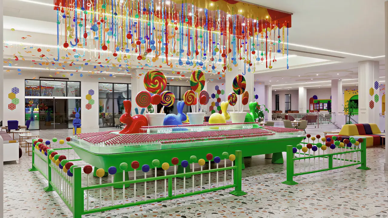 Kolorowy pokój dla dzieci w Pickalbatros Jungle Aqua Park Resort Neverland