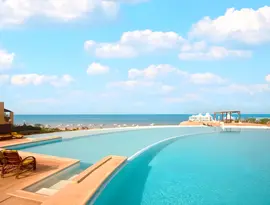 Basen przy hotelu Pickalbatros Vita Resort Portofino