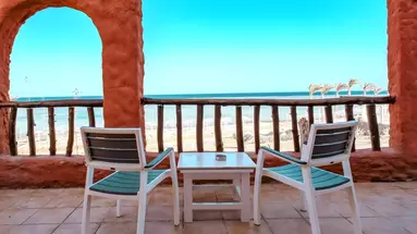 Taras z widokiem na plażę Pickalbatros Vita Resort Portofino