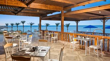 Taras restauracyjny z widokiem w Pickalbatros Vita Resort Portofino